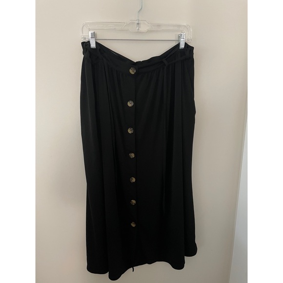 Terra & Sky Dresses & Skirts - 🌿 Awesome Black High-Waisted Midi Skirt